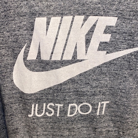 Nike lightweight sweatshirt, size Large.  Excellent condition, barely worn. - Picture 8 of 8